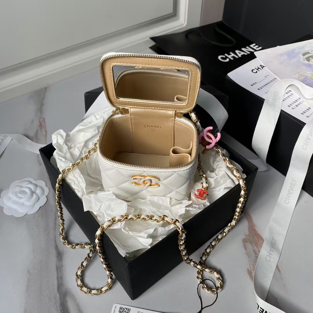 Replicate Chanel AP3941 Mini Vanity Case Lambskin Enamel   Gold-Tone Metal White(1:1 replica)