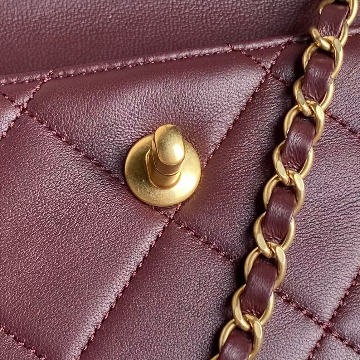 Replicate Chanel 24B AS5038 Lambskin Clutch Burgundy(1:1 replica)