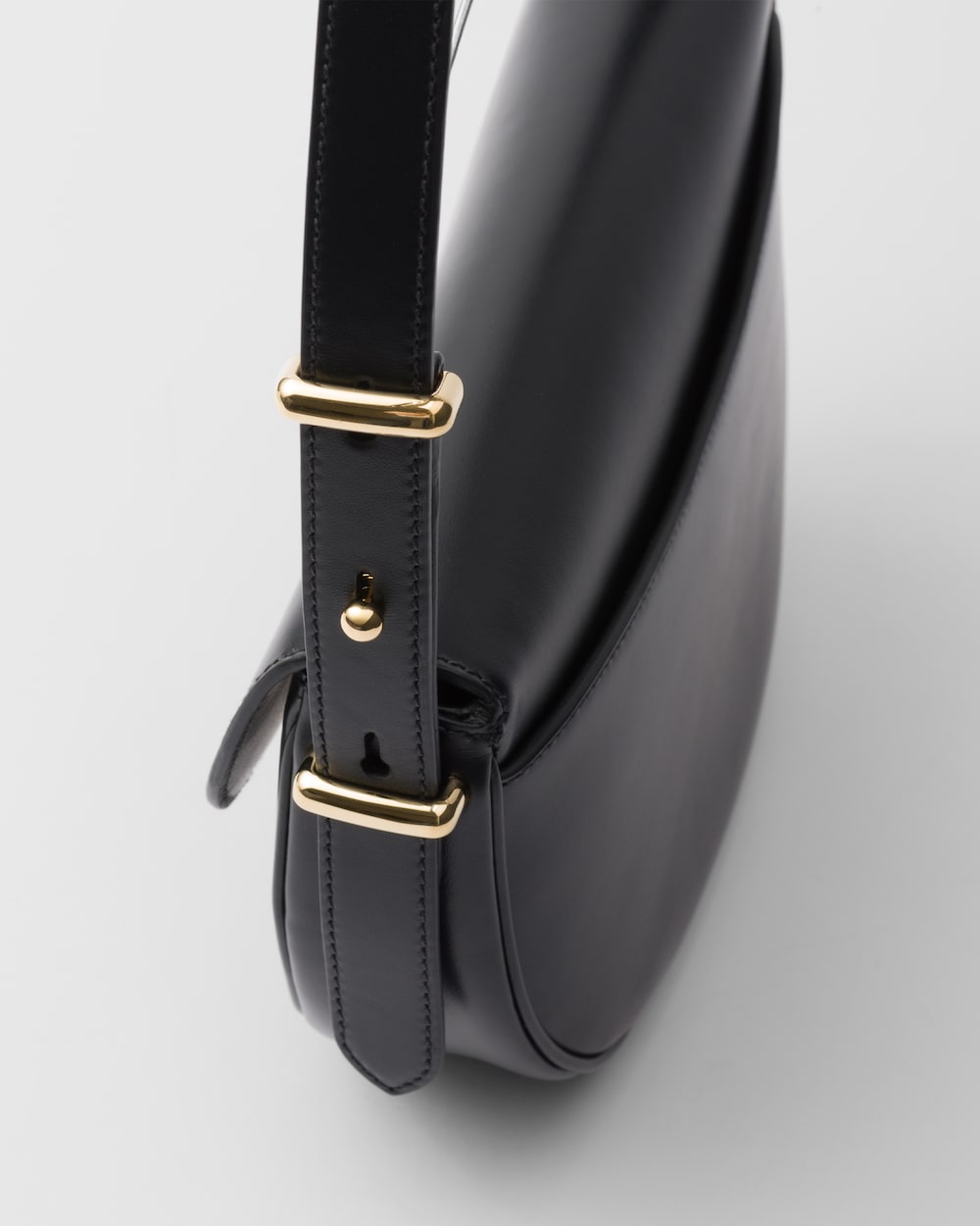 Replicate Prada Arqué Leather Shoulder Bag With Flap(1:1 replica)