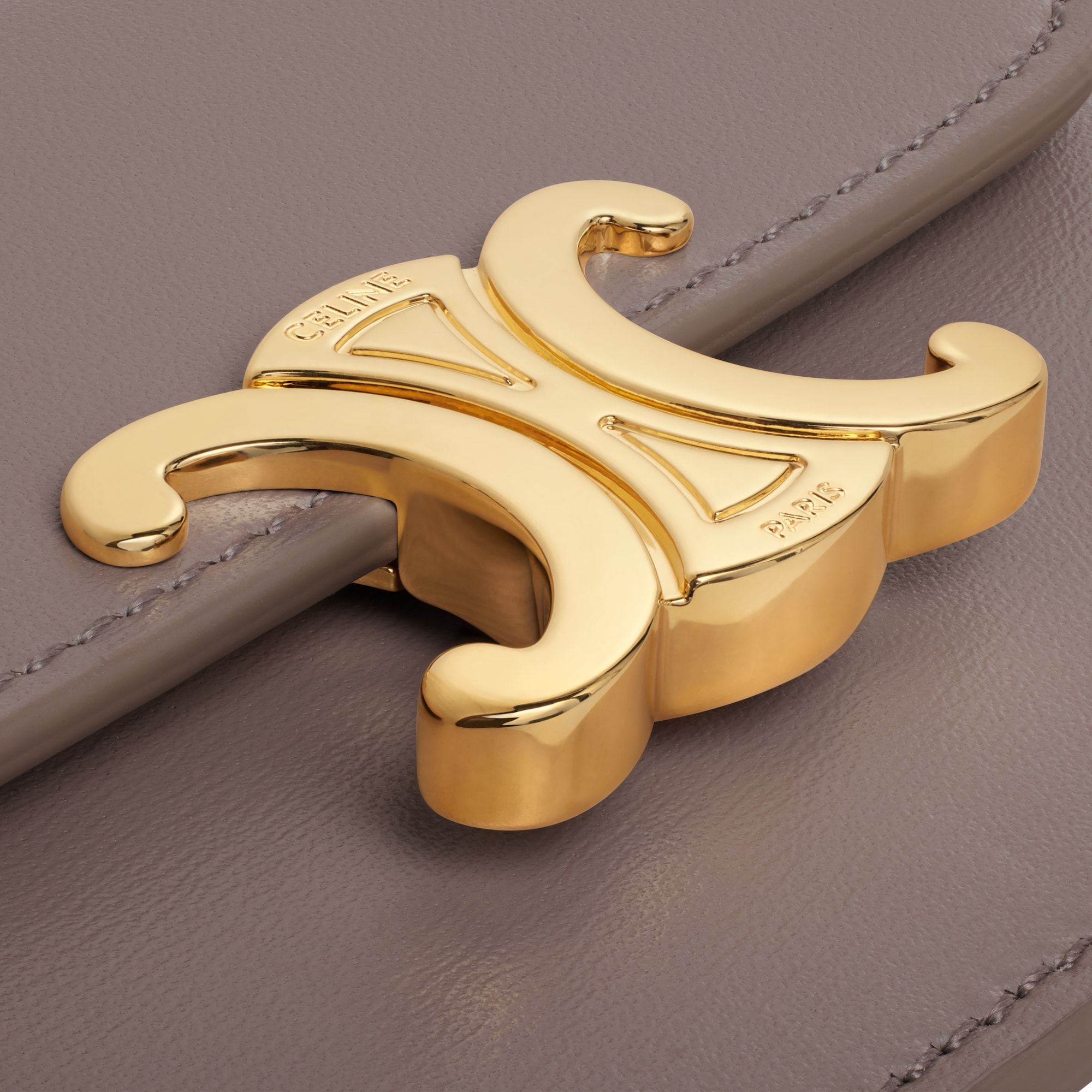 Replicate CARD HOLDER WITH FLAP TRIOMPHE IN SHINY CALFSKIN PEBBLE(1:1 replica)