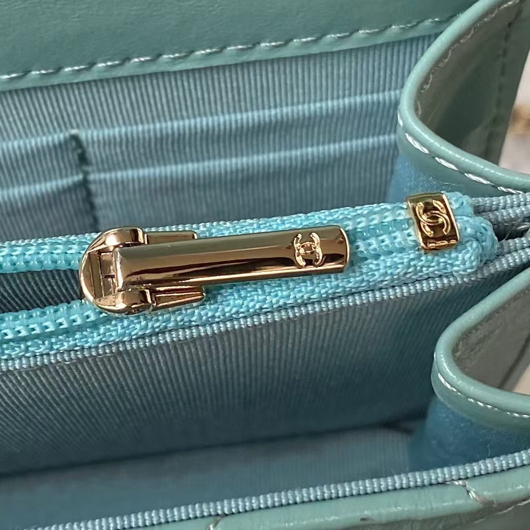 Replicate Chanel 24P AP3803 Shiny Crinkled Lambskin Chain Clutch Pearl Handle Green(1:1 replica)