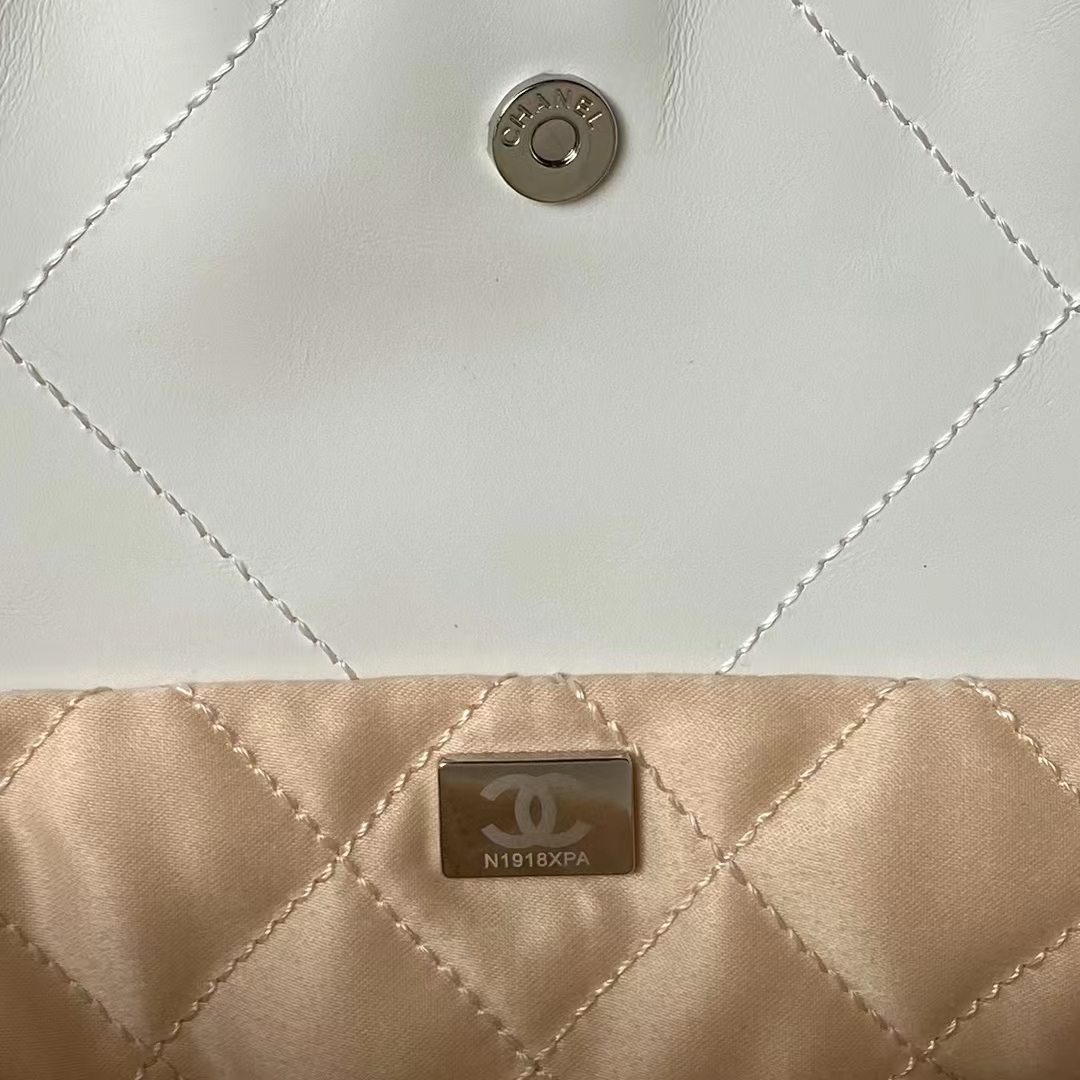 Replicate Chanel 22 AS3260 Small Bag White Calfskin Silver Gradient Hardware(1:1 replica)