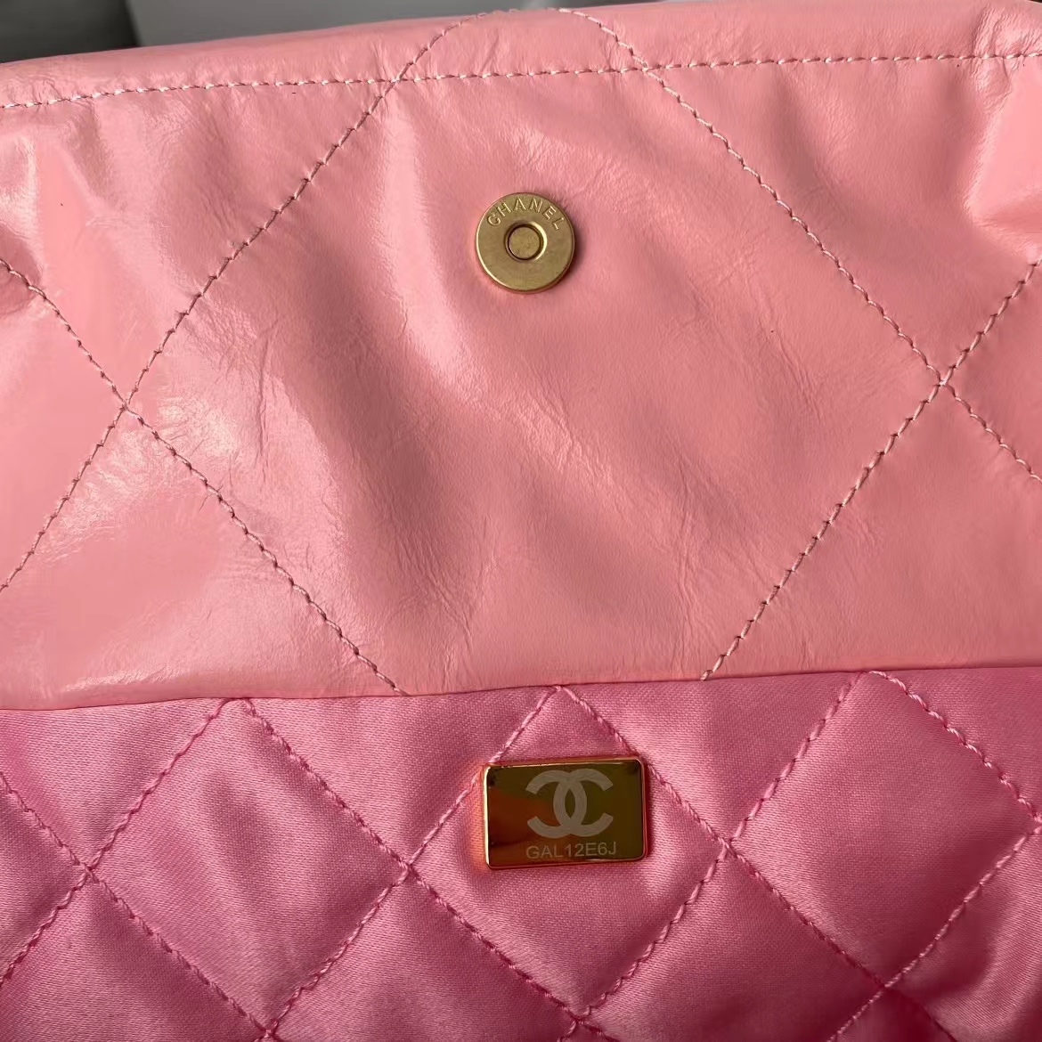 Replicate Chanel 22 AS3260 Small Bag Pink Calfskin Gold Hardware(1:1 replica)