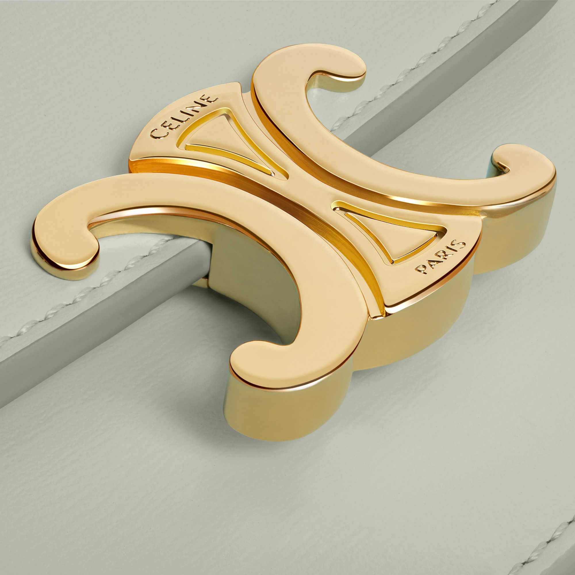 Replicate CARD HOLDER WITH FLAP TRIOMPHE IN SHINY CALFSKIN LIGHT CLAY(1:1 replica)