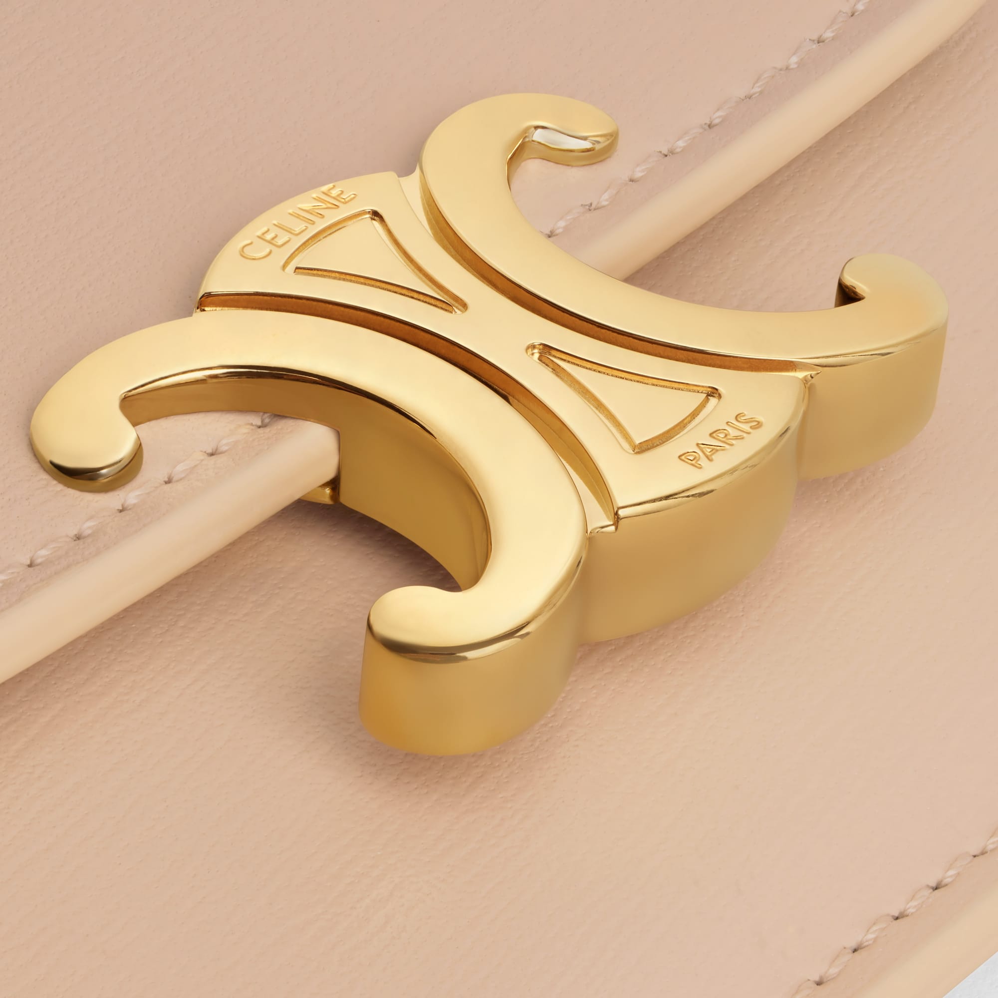 Replicate CARD HOLDER WITH FLAP TRIOMPHE IN SHINY CALFSKIN OAT BEIGE(1:1 replica)