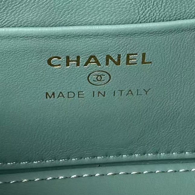 Replicate Chanel AP3804 Clutch Lambskin Cosmetic Bag With Pearl Handle Green(1:1 replica)