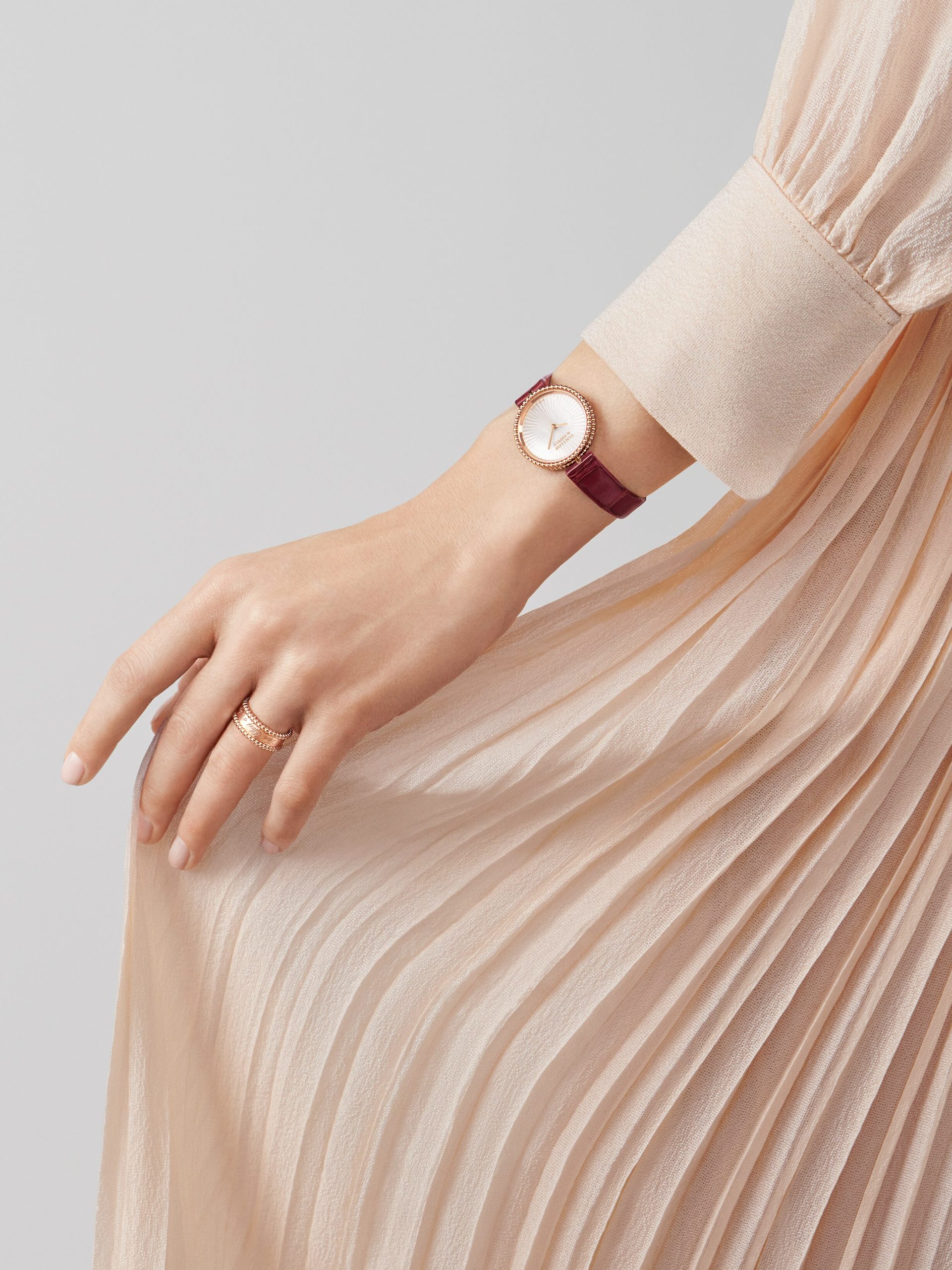 Replicate Perlée signature ring(1:1 replica)