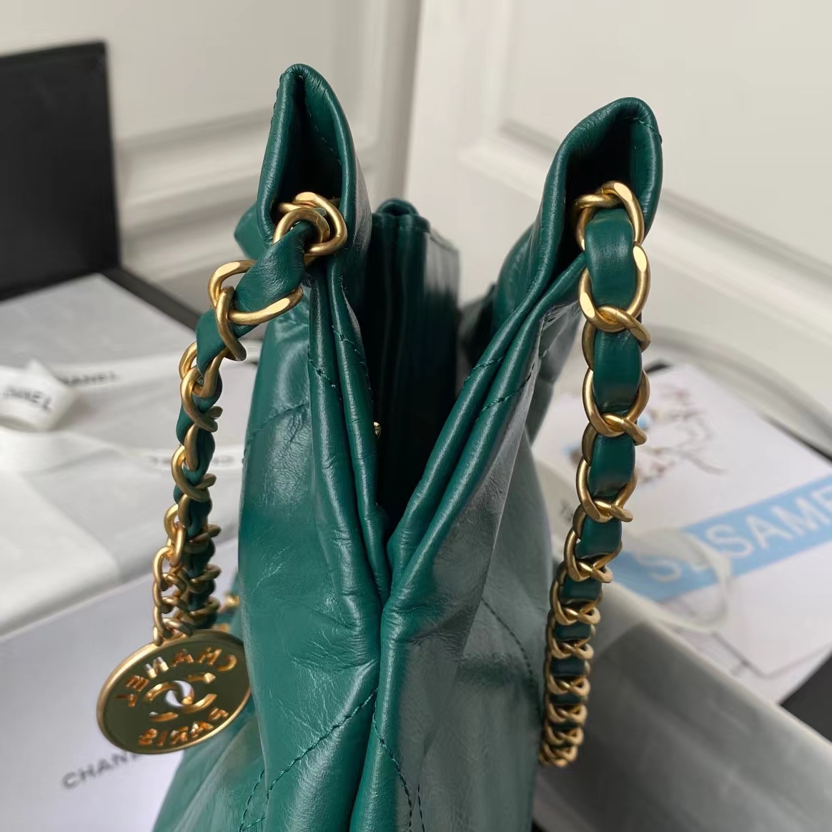 Replicate Chanel 22 AS3260 Small Bag Dark Green Calfskin Gold Hardware(1:1 replica)