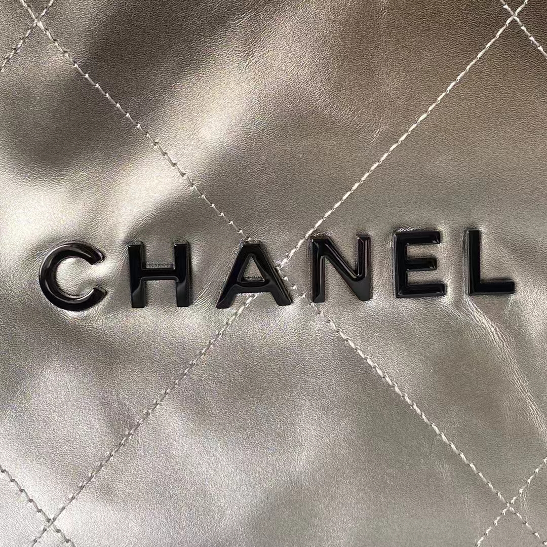 Replicate Chanel 22 AS3260 Small Bag Black and Silver Shiny Calfskin Silver Hardware(1:1 replica)