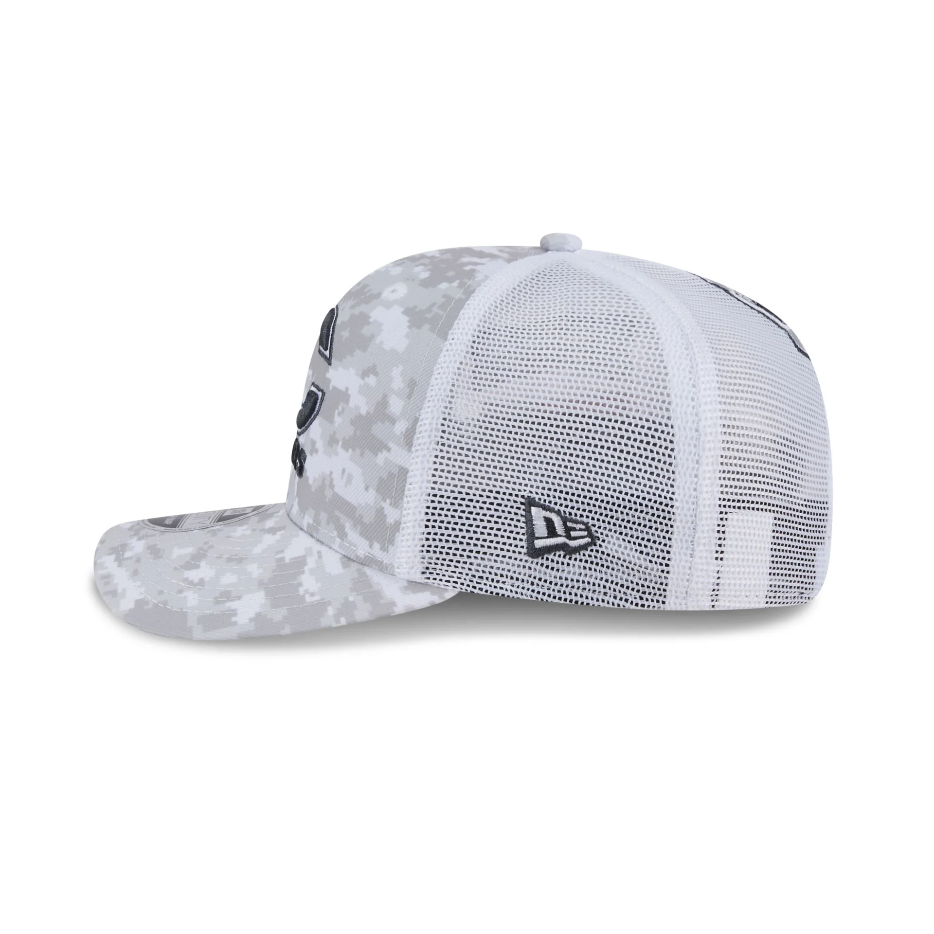 Chicago Bears 2024 Salute to Service 9SEVENTY Trucker Hat