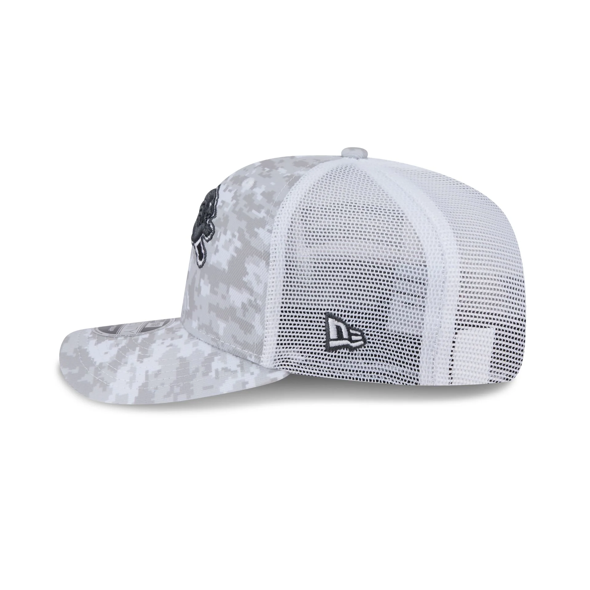 Detroit Lions 2024 Salute to Service 9SEVENTY Trucker Hat