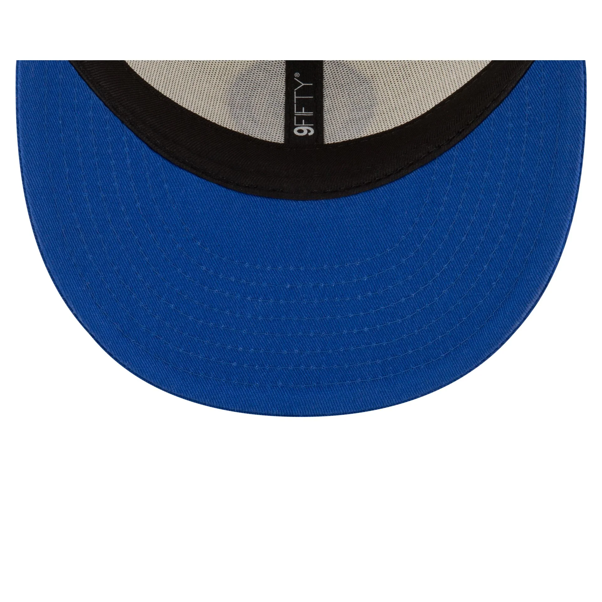 Chelsea FC Lion Crest SW6 Open White Low Profile 9FIFTY Snapback Hat