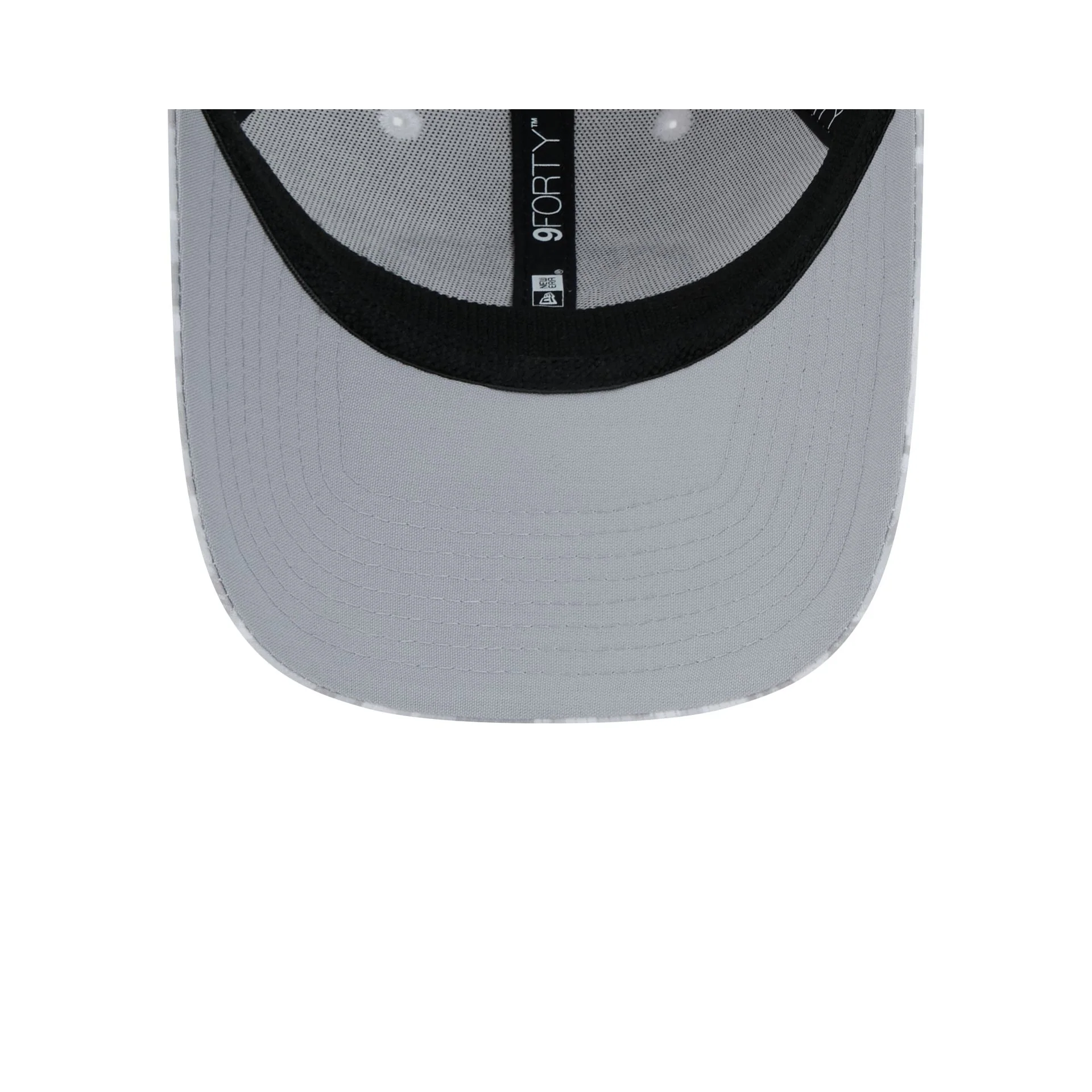 San Francisco 49ers 2024 Salute to Service 9FORTY Stretch-Snap Hat