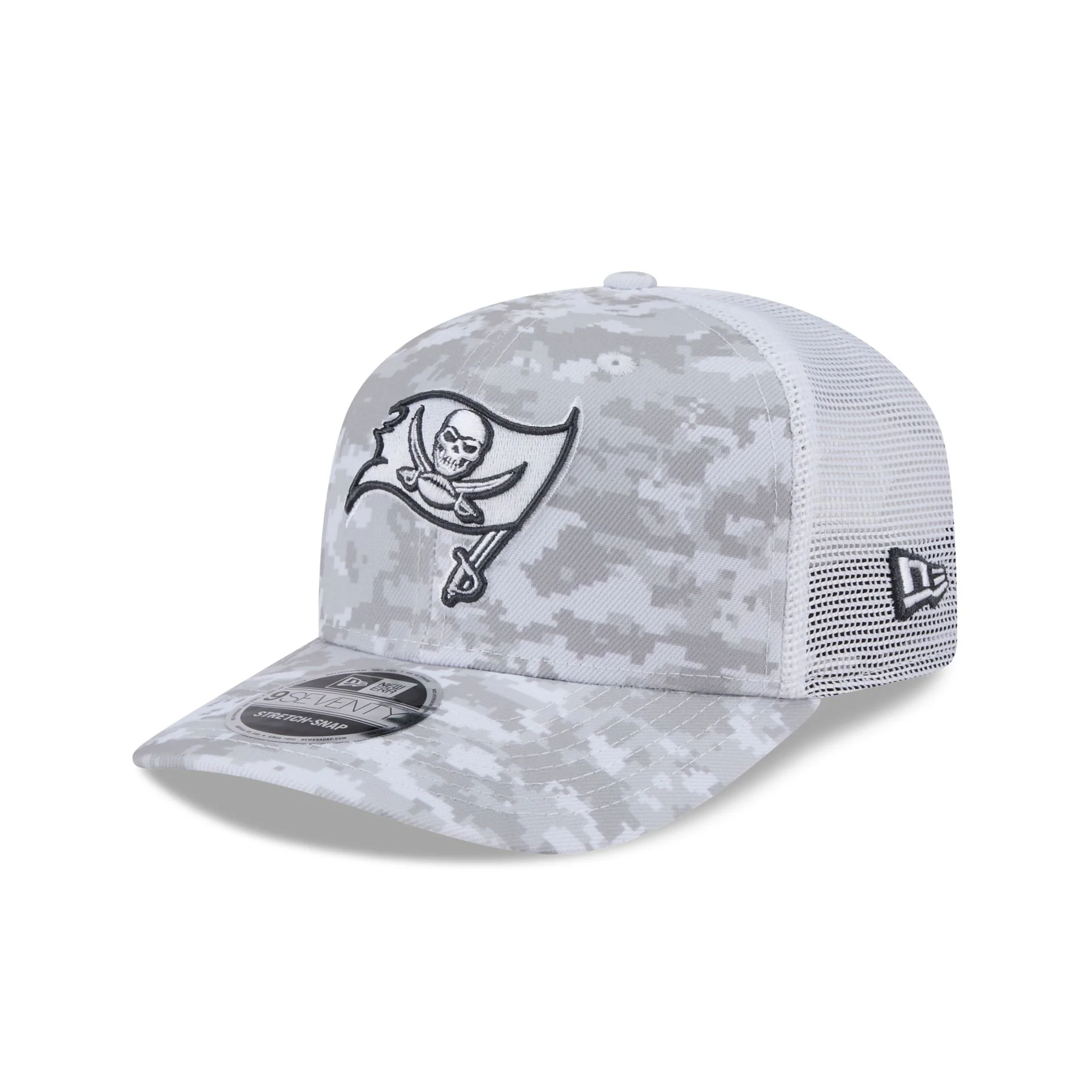Tampa Bay Buccaneers 2024 Salute to Service 9SEVENTY Trucker Hat