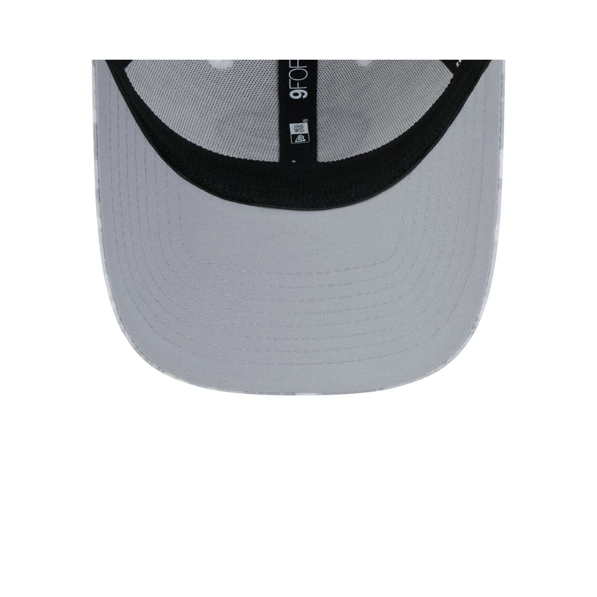 Green Bay Packers 2024 Salute to Service 9FORTY Stretch-Snap Hat