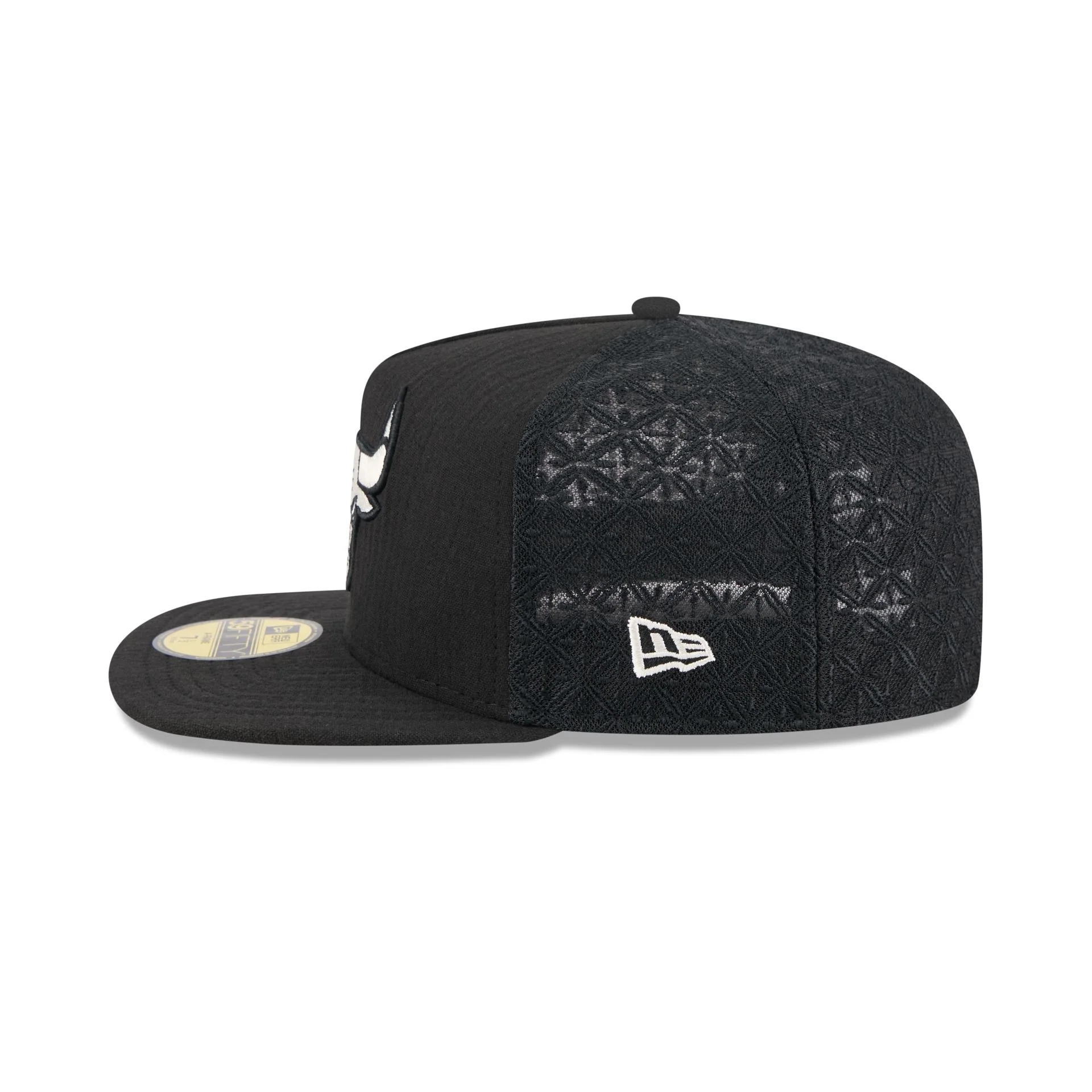Chicago Bulls Black Mesh 59FIFTY A-Frame Fitted Hat
