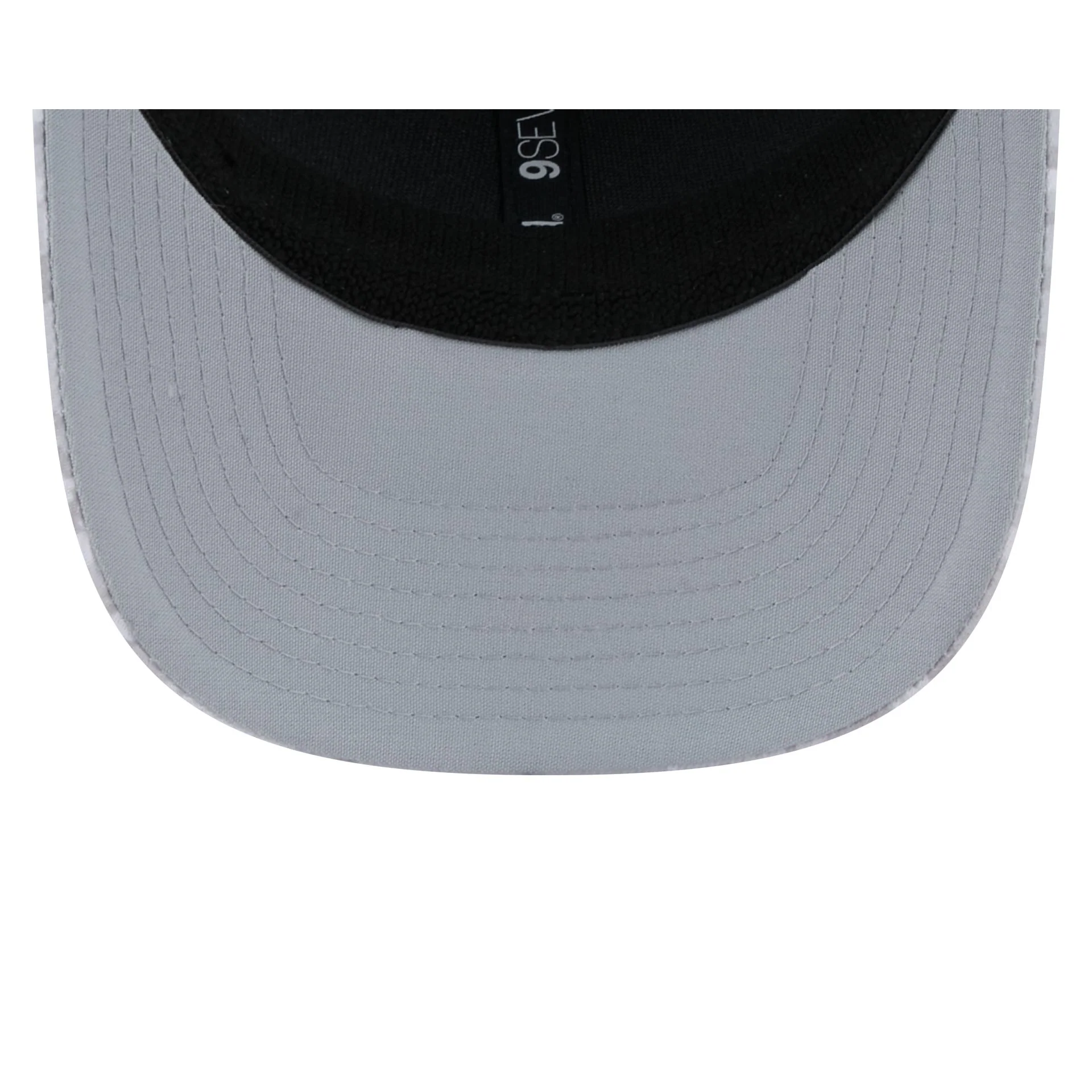 Los Angeles Chargers 2024 Salute to Service 9SEVENTY Trucker Hat