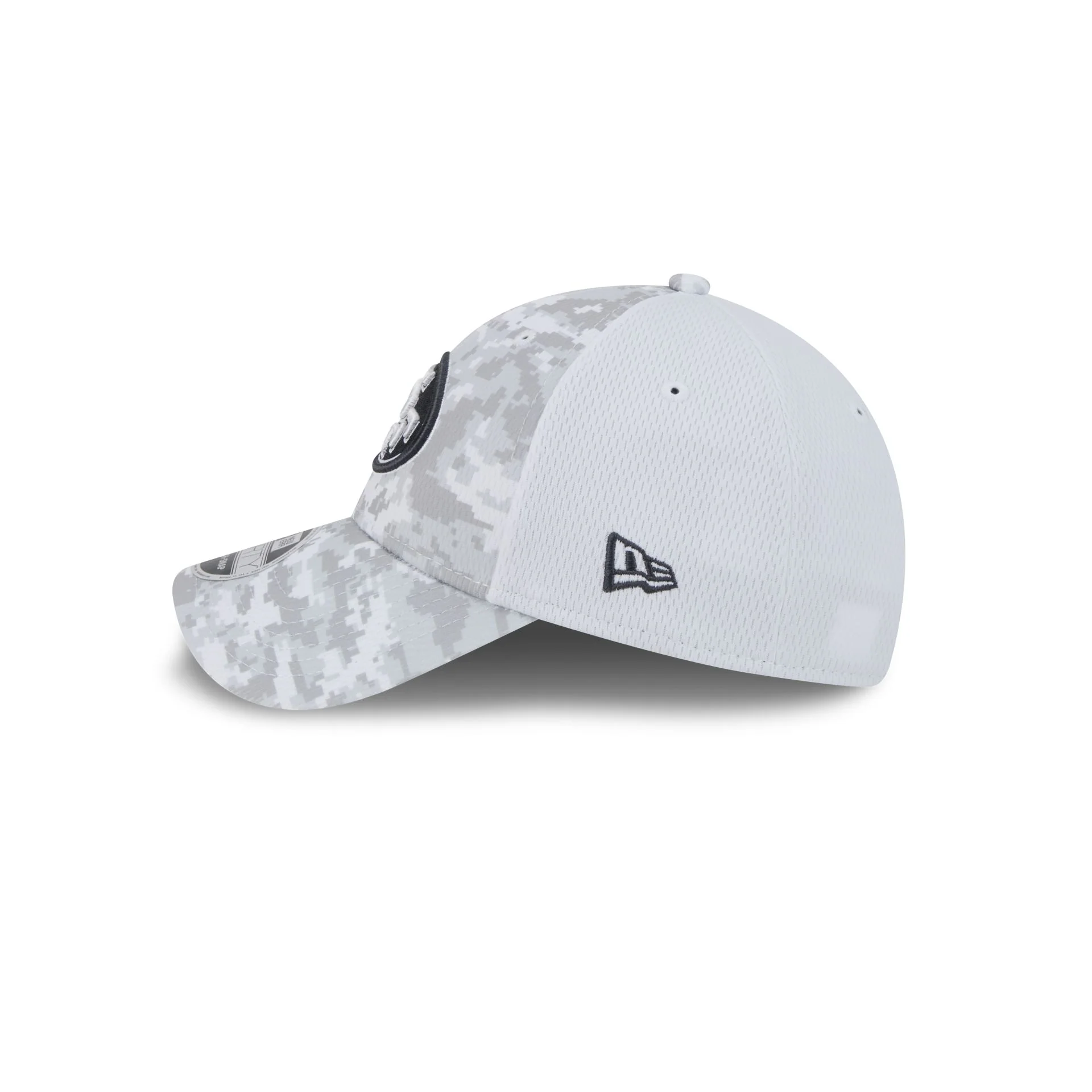 San Francisco 49ers 2024 Salute to Service 9FORTY Stretch-Snap Hat