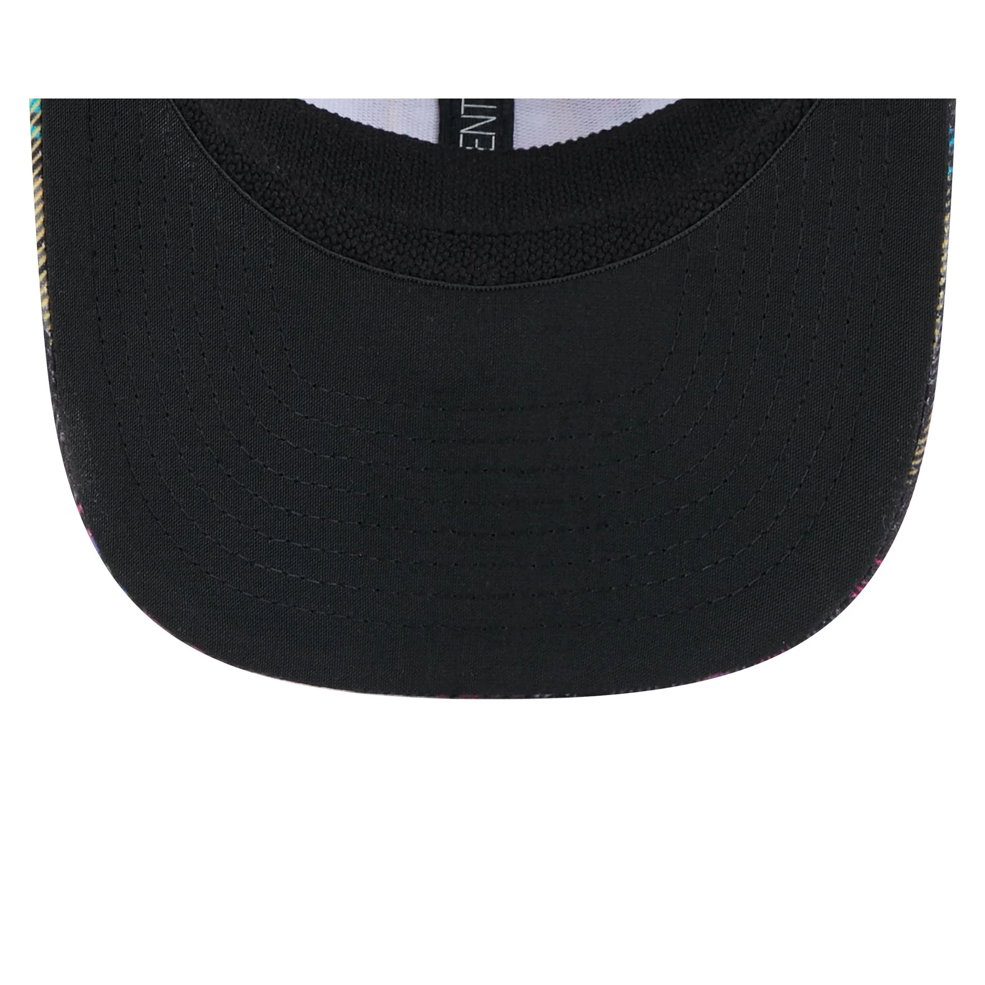 Tennessee Titans 2024 Crucial Catch 9SEVENTY Trucker Hat