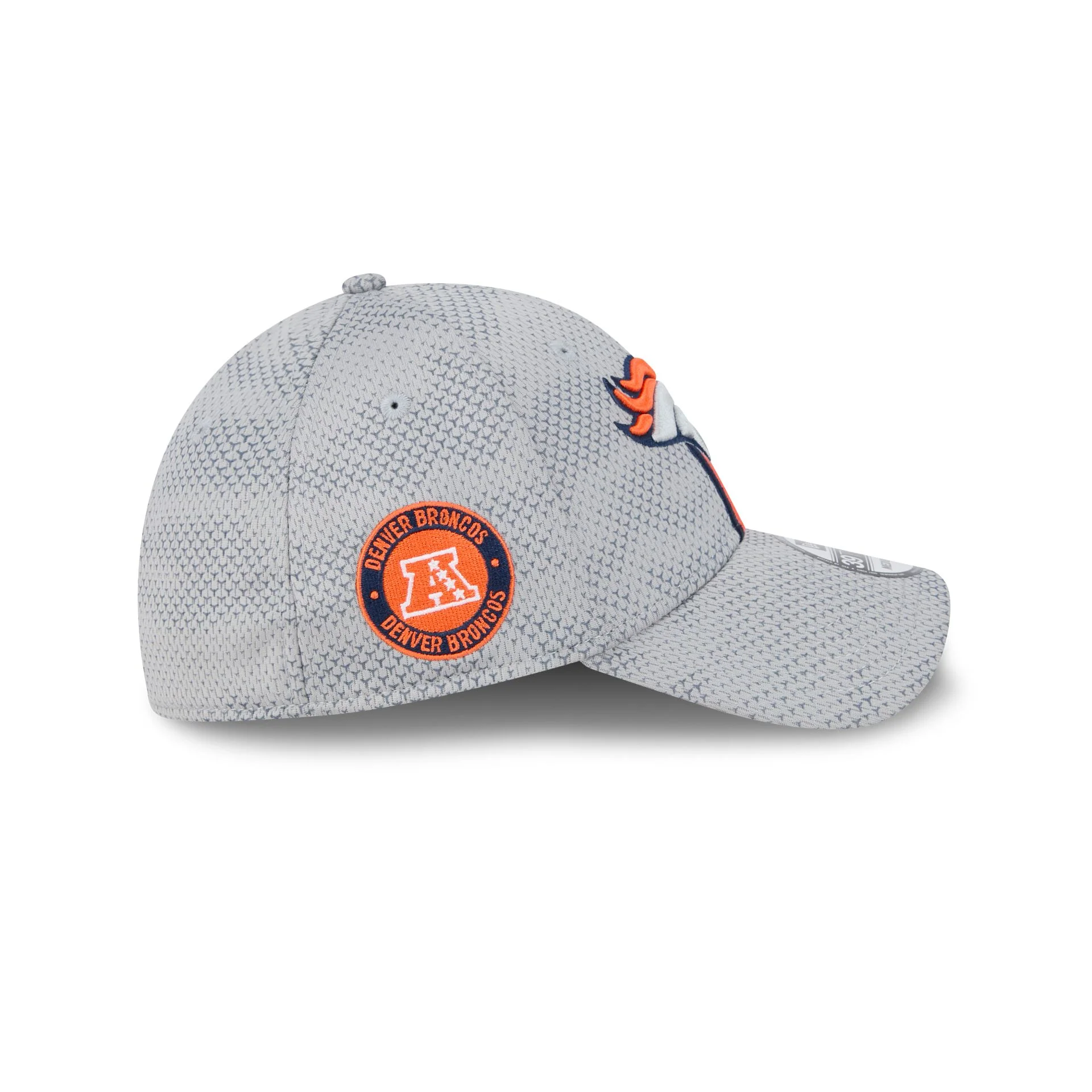 Denver Broncos 2024 Sideline Gray 39THIRTY Stretch Fit Hat