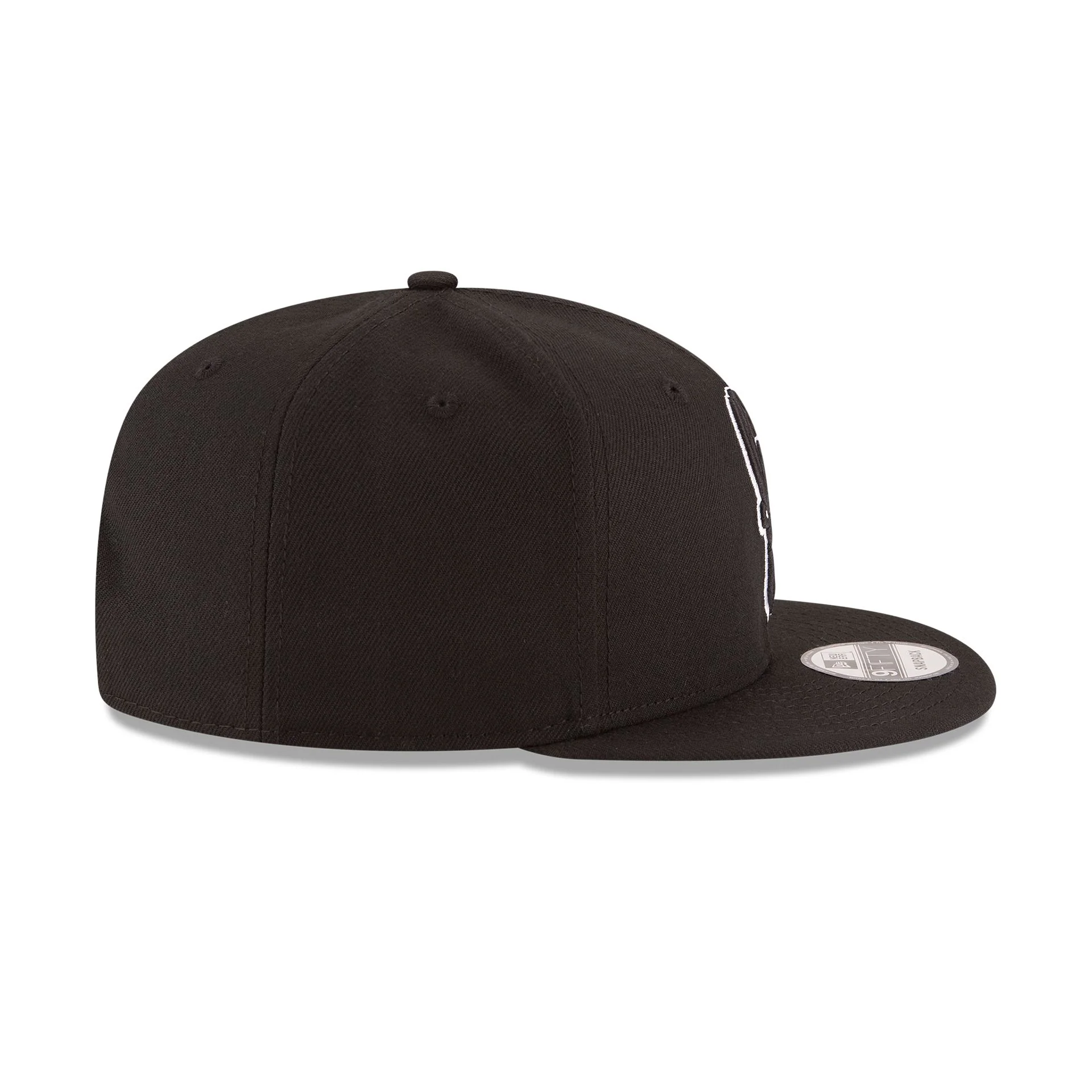 Milwaukee Bucks Basic Black & White 9FIFTY Snapback Hat