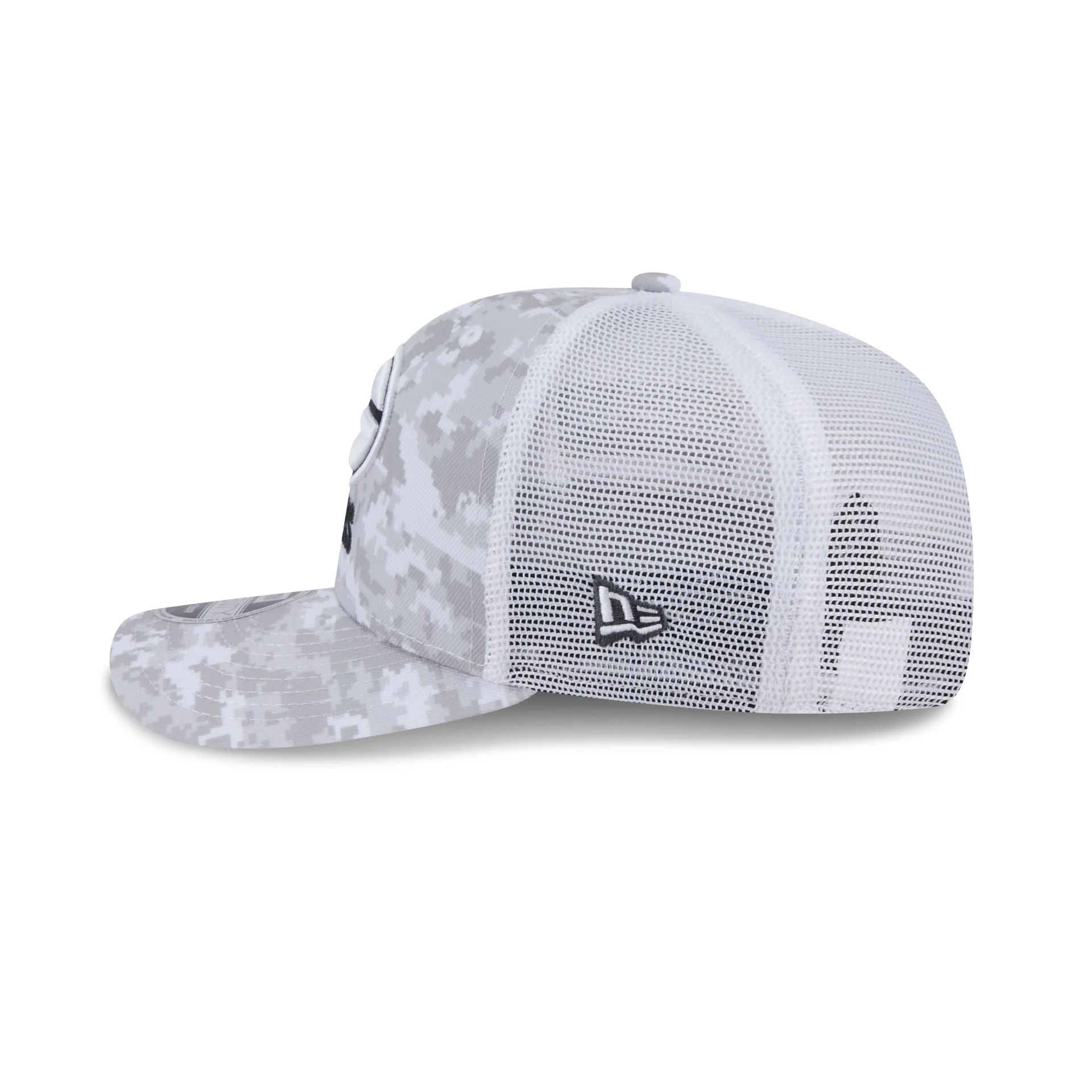 Green Bay Packers 2024 Salute to Service 9SEVENTY Trucker Hat