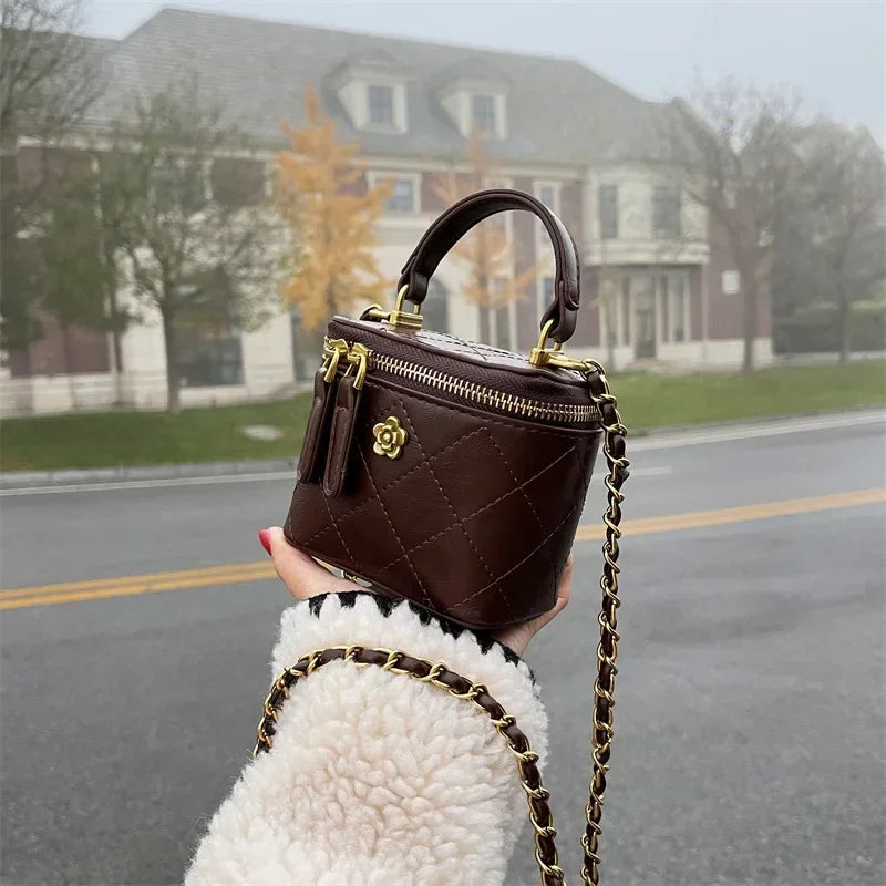 Small Shoulder Bucket Mini Bag Crossbody with Metal Chain �C Trendy and Versatile Handbag