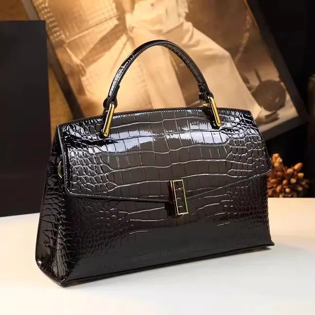 Shell-Shaped Crocodile Pattern Leather Bag �C Luxe Texture, Bold Silhouette