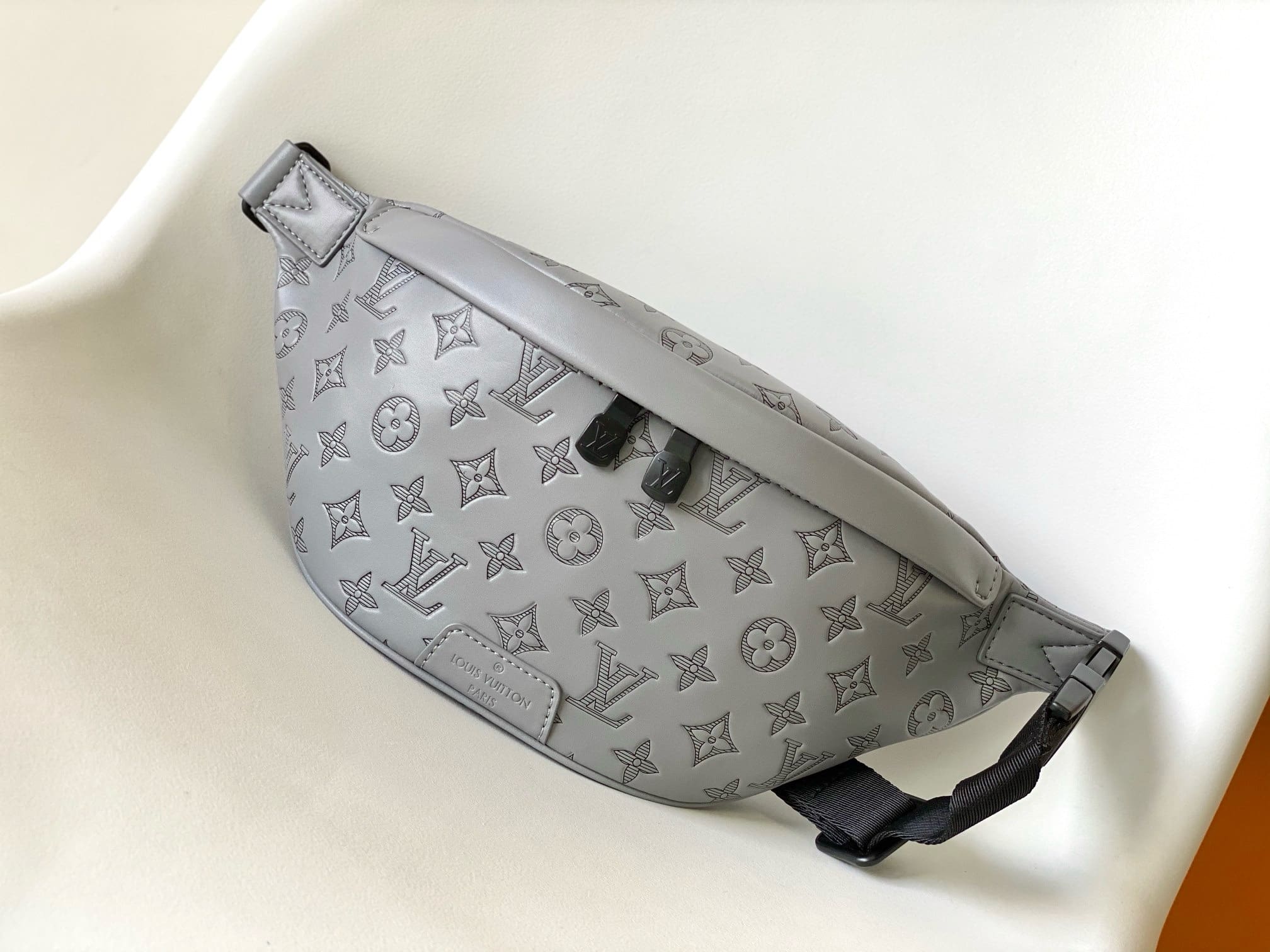 Louis Vuitton M46108 Discovery Bumbag - FrasersFashion
