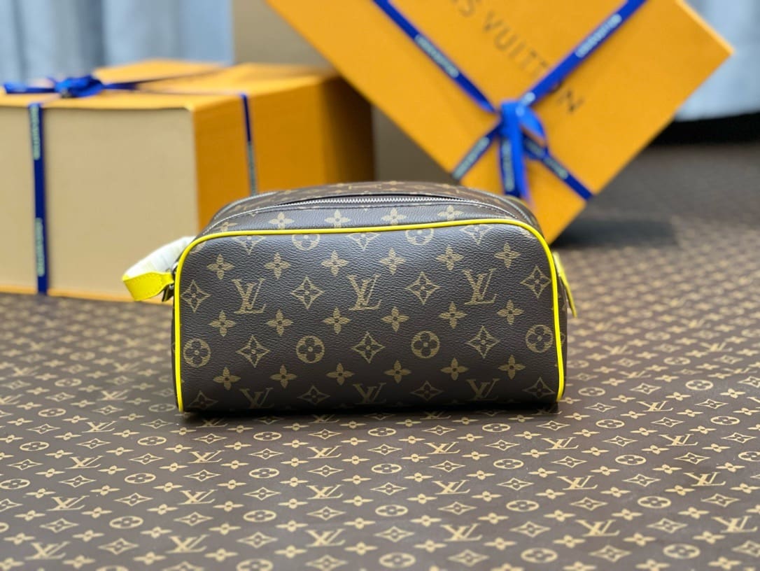 Louis Vuitton M46764 DOPP KIT toiletry bag - FrasersFashion