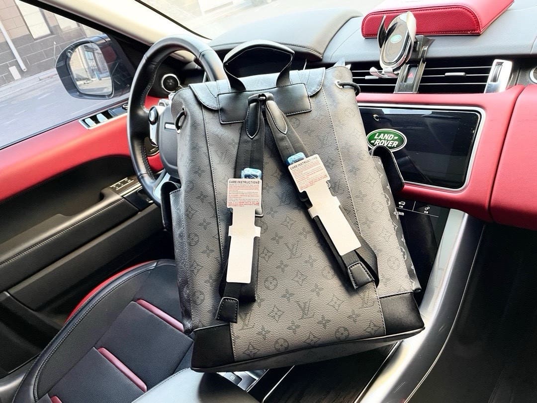 Louis Vuitton M45419 Christopher MM - FrasersFashion