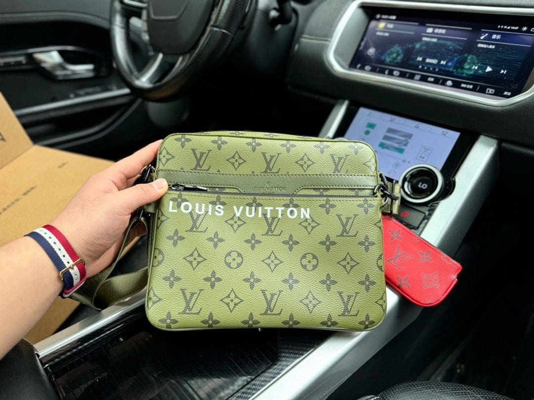 Louis Vuitton M23783 Trio Messenger - FrasersFashion