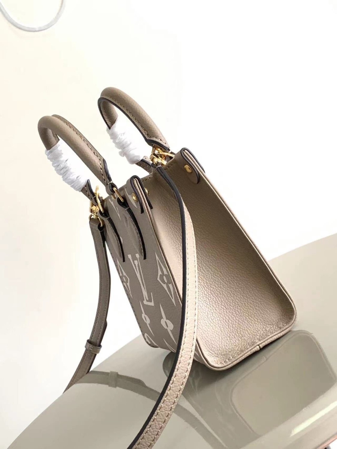 Louis Vuitton M47054 OnTheGo BB - FrasersFashion