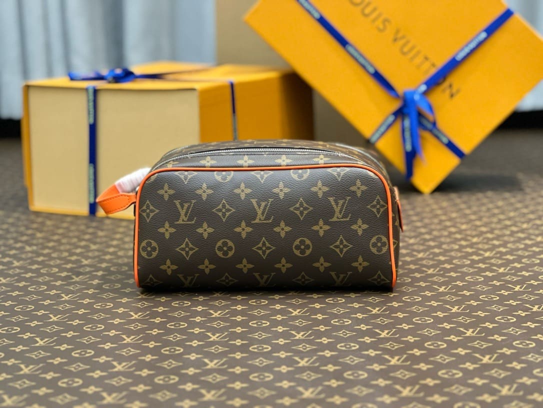 Louis Vuitton M46765 DOPP KIT toiletry bag - FrasersFashion