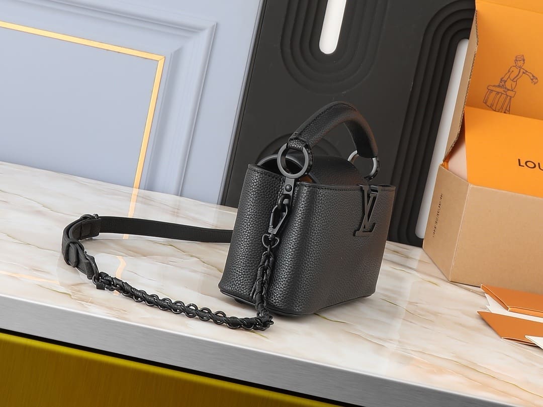 Louis Vuitton M23955 Capucines East-West Mini - FrasersFashion