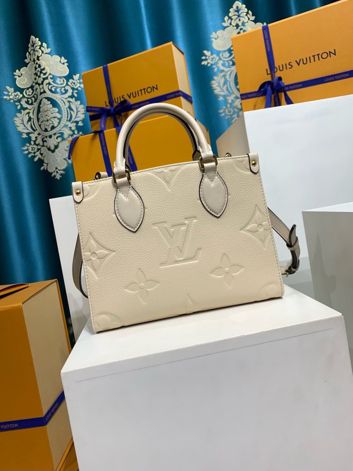 Louis Vuitton M46569 OnTheGo PM - FrasersFashion