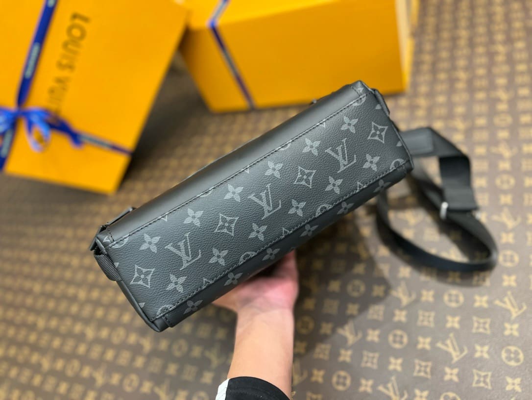 Louis Vuitton Messenger PM Voyager M40511 - FrasersFashion