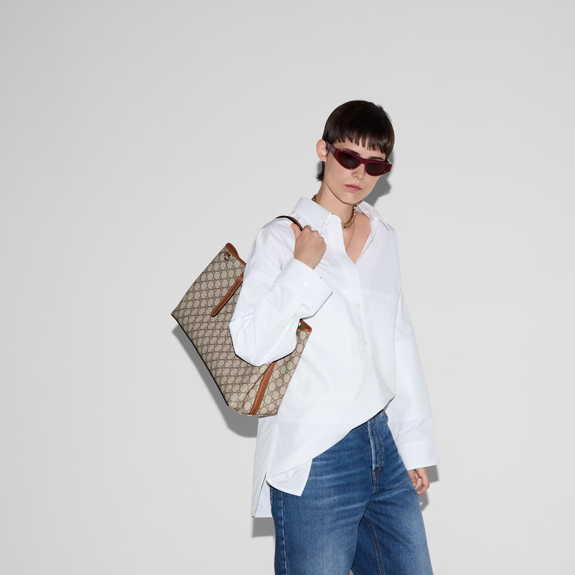 GGCCI EMBLEM MEDIUM TOTE BAG - FrasersFashion