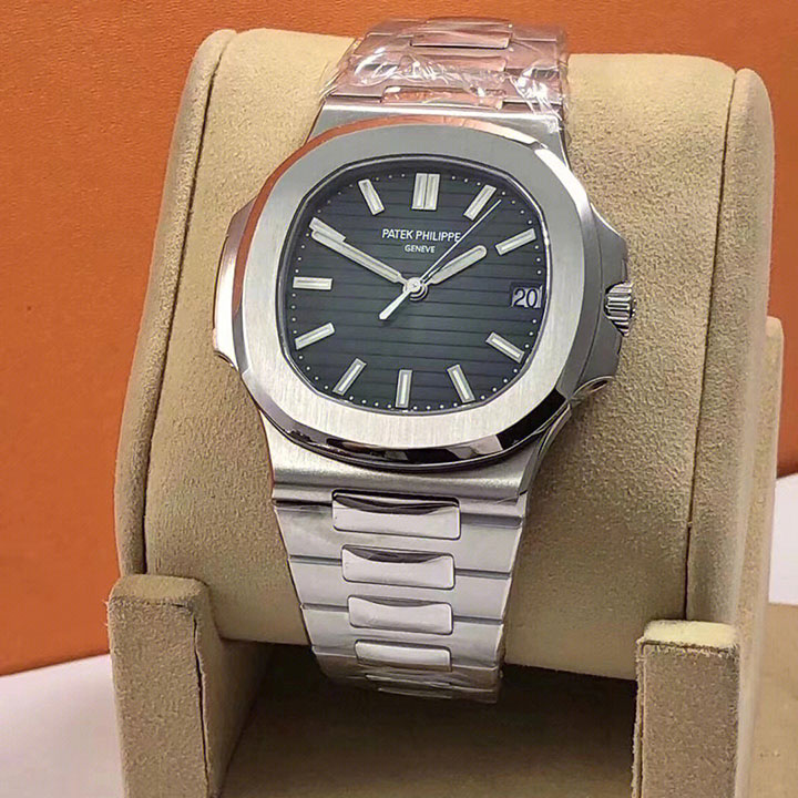 PATEK PHILIPPE Nautilus 5711/1A 010 - FrasersFashion