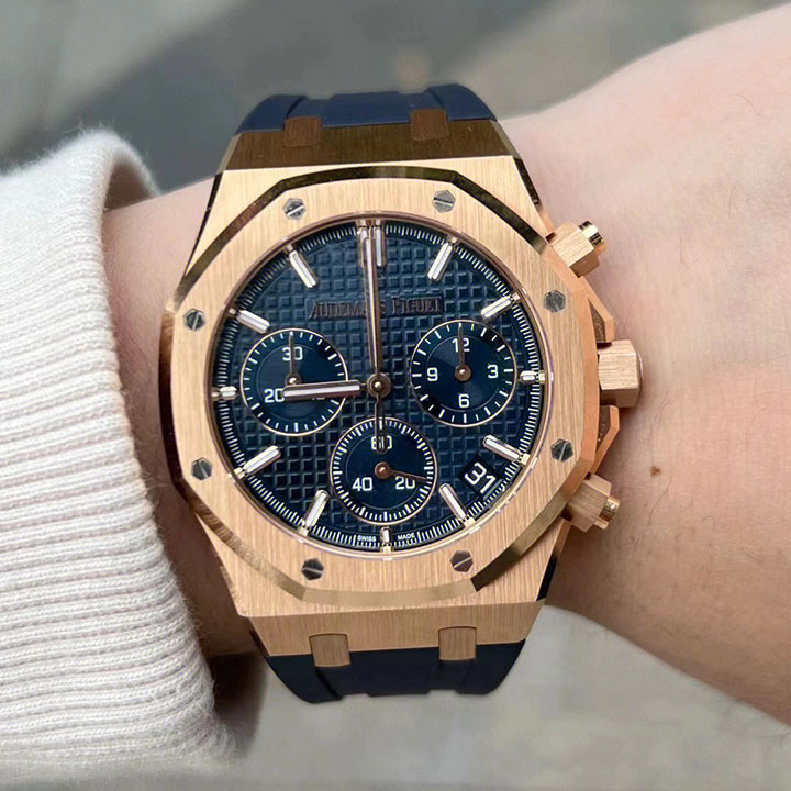 Audemars Piguet ROYAL OAK SELFWINDING CHRONOGRAPH Ref. 26240OR.OO.D315CR.01 - FrasersFashion