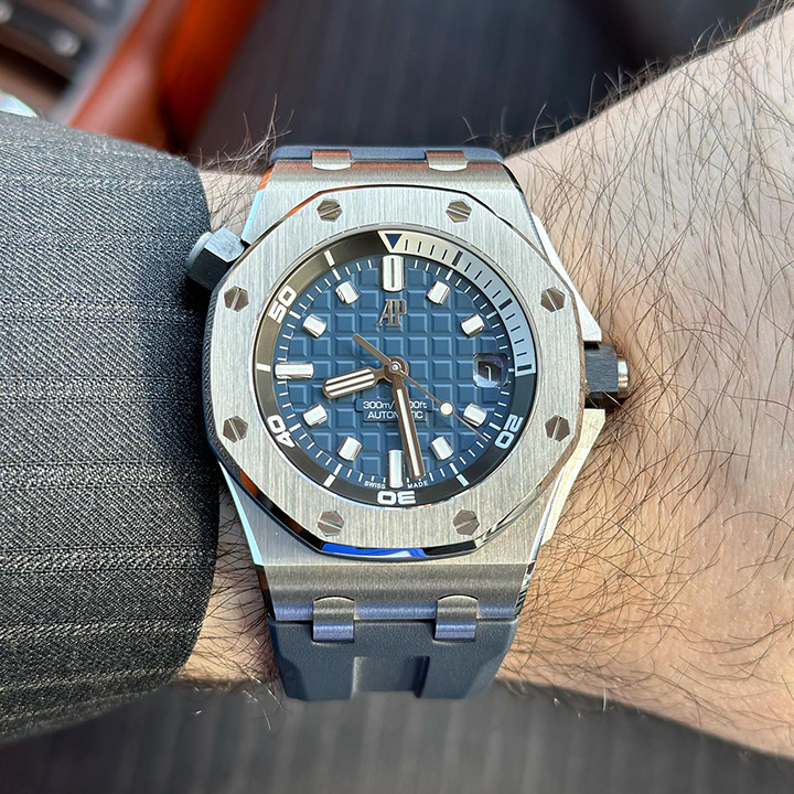 Audemars Piguet ROYAL OAK OFFSHORE DIVER Ref. 15720ST.OO.A027CA.01 - FrasersFashion