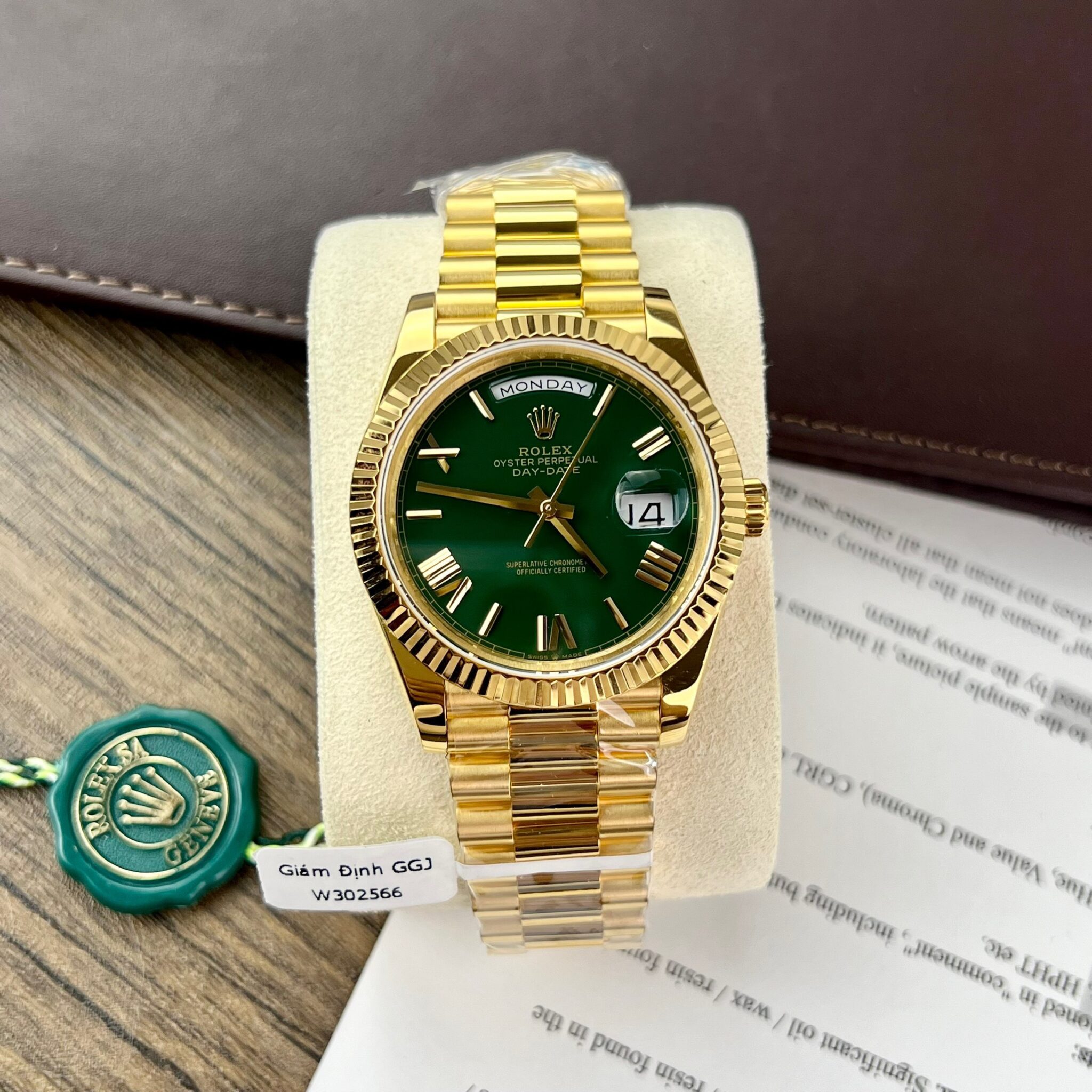 ROLEX DAY-DATE 40 WATCH 228238-0069 YELLOW GOLD GREEN DIAL - FrasersFashion