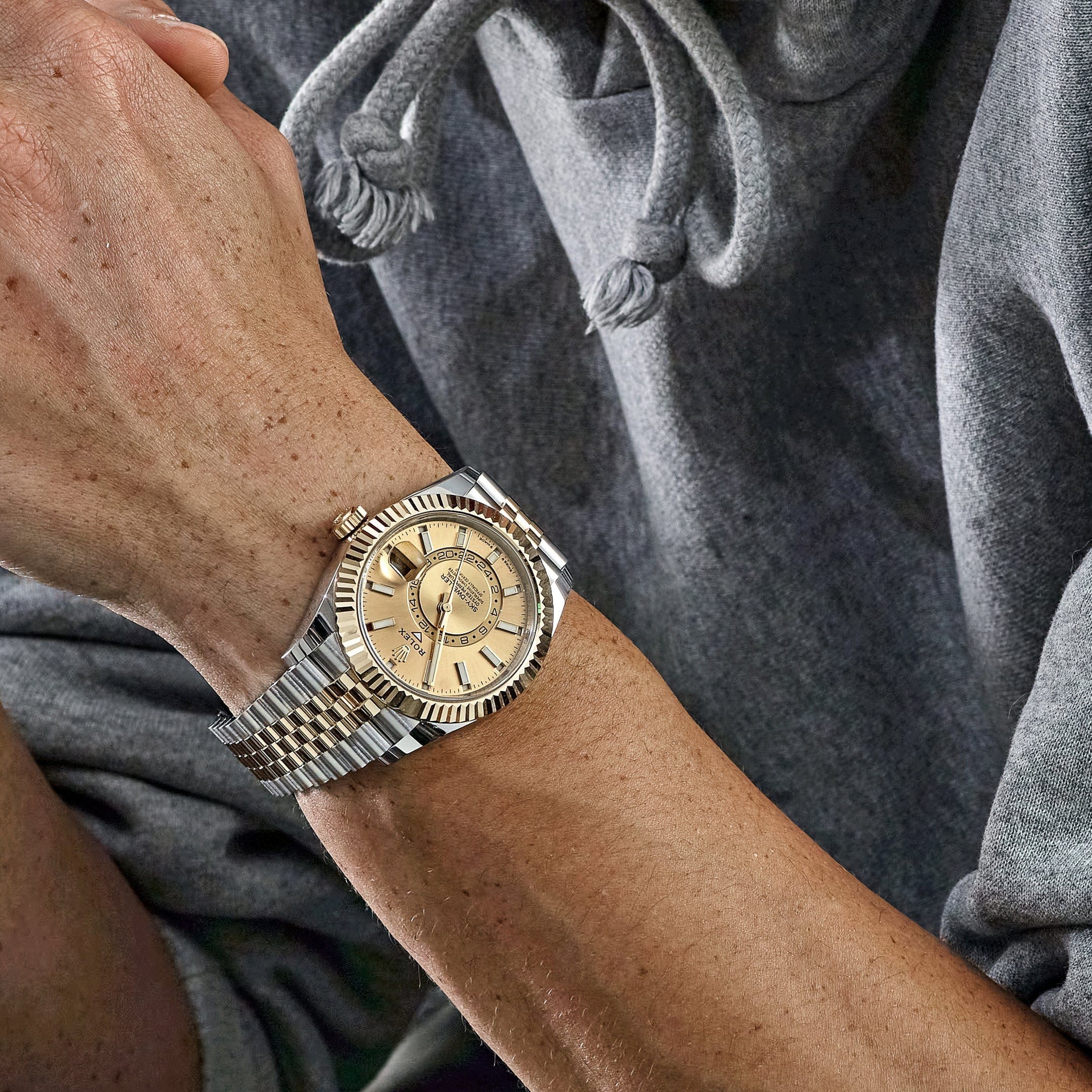 Rolex Sky-Dweller 336933 Stainless Steel Yellow Gold Jubilee Champagne Dial (2024) - FrasersFashion