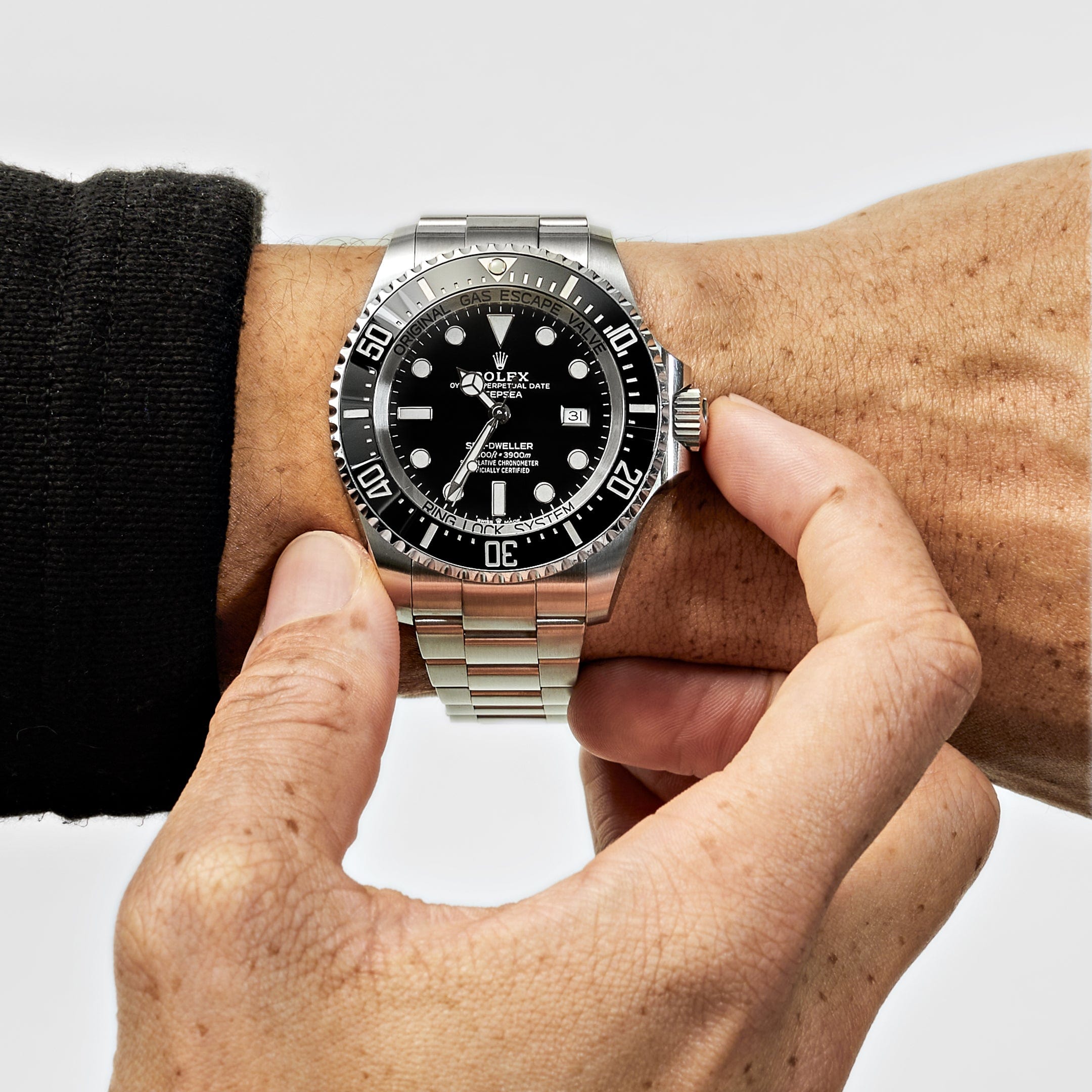 Rolex Deepsea Sea-Dweller 136660 Stainless Steel Black Dial (2024) - FrasersFashion