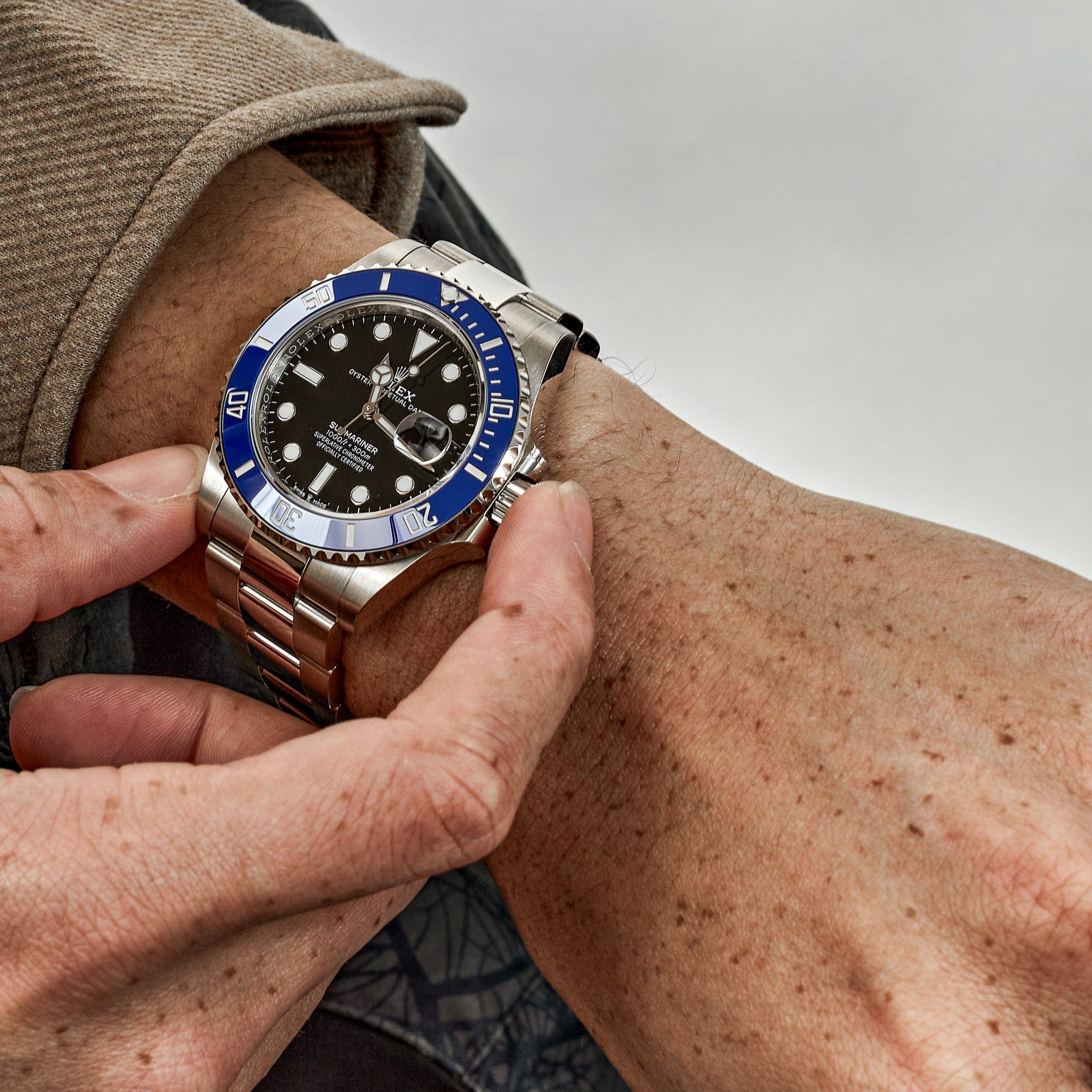 Rolex Submariner Date 126619LB ??Cookie Monster?? White Gold Black Dial Blue Bezel (2025) - FrasersFashion