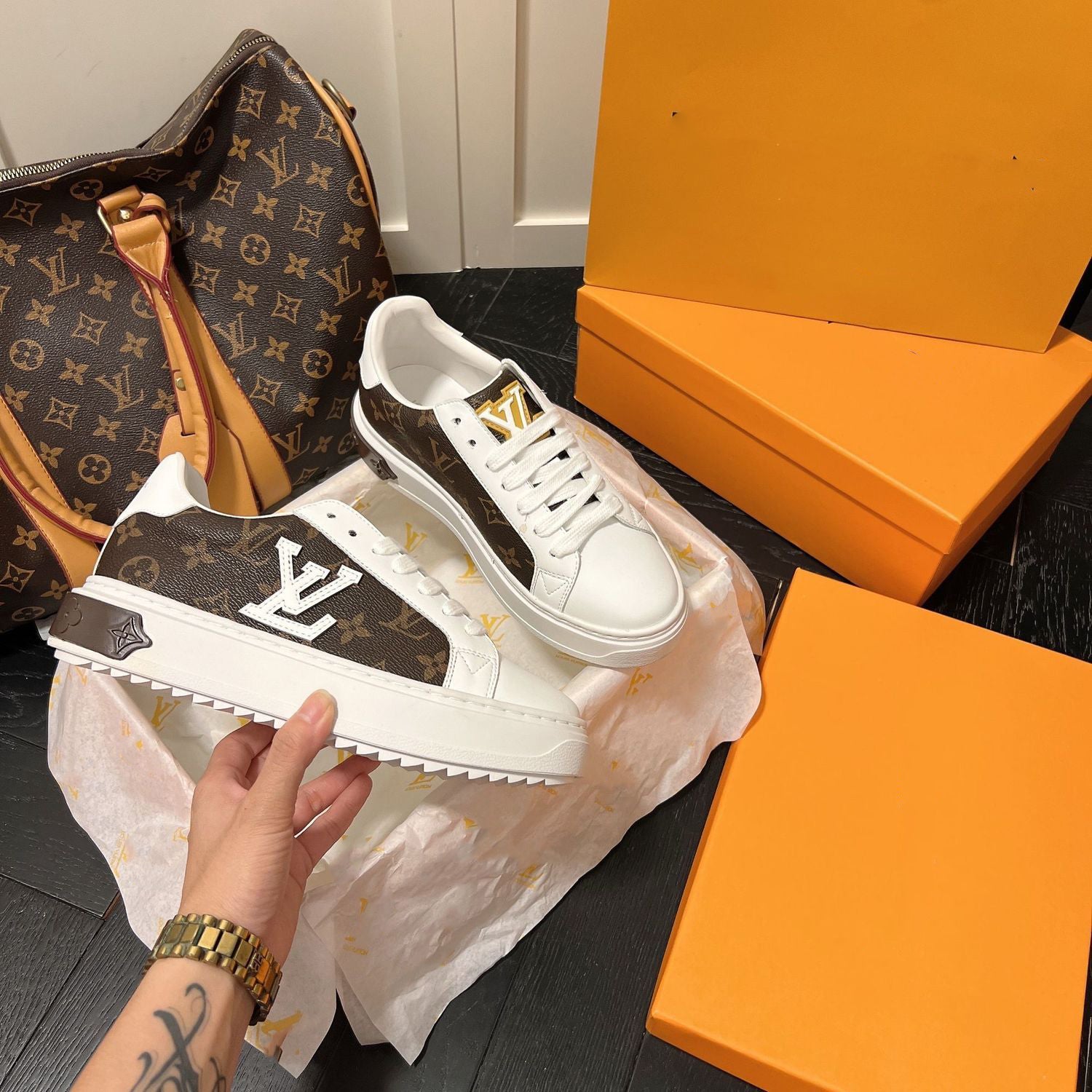 New Floral Printed White Leisure V Logo Women's Sneakers - FrasersFashion