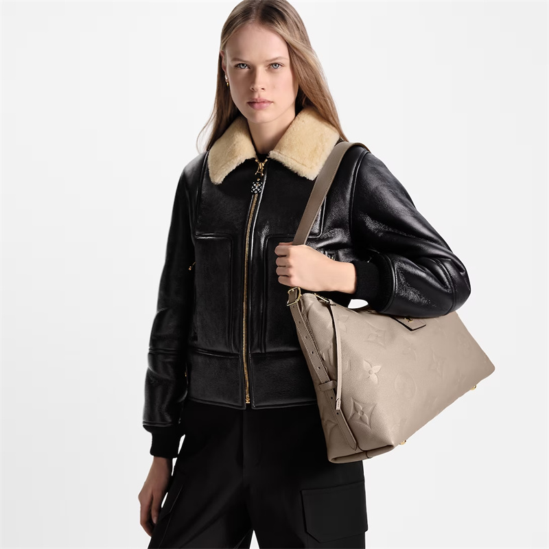 Louis Vuitton CARRYALL MM – EXCLUSIVELY ONLINE M46292 - FrasersFashion