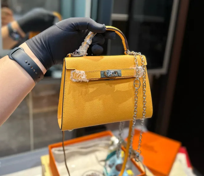 HERMÈS VERSO JAUNE AMBRE TYRIEN CHÉVRE MINI KELLY 20 II PHW - FrasersFashion