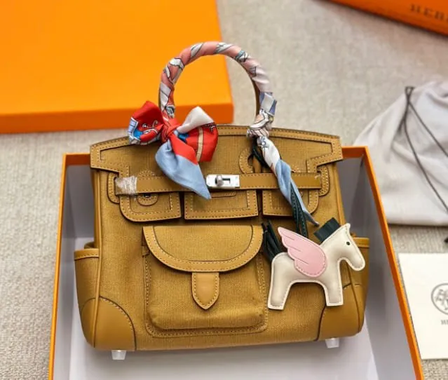 HERMÈS BIRKIN CARGO 25 HANDBAG IN SESAME SWIFT LEATHER AND CANVAS WITH PALLADIUM HARDWARE - FrasersFashion