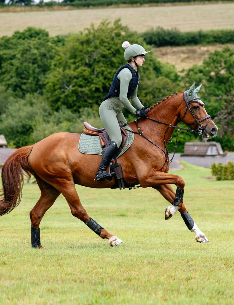 Suede Close Contact Square Saddle Pad